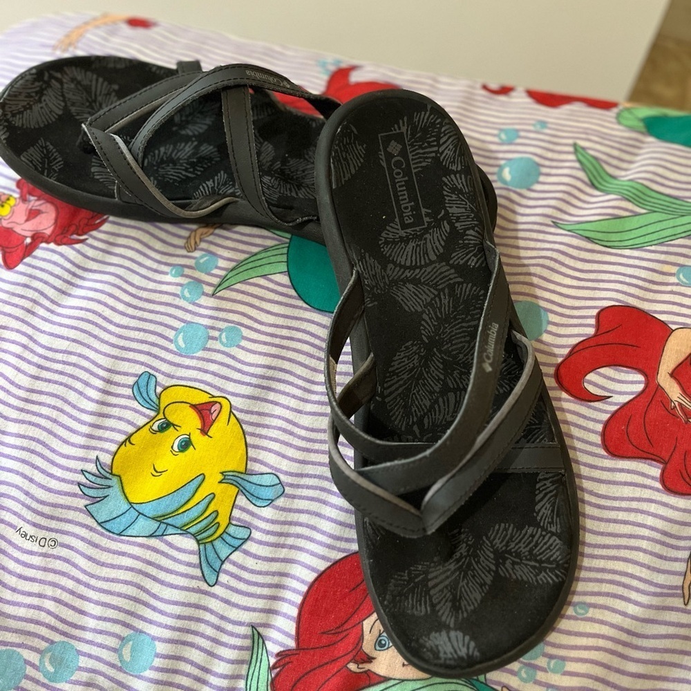 Columbia Women's Comfort Flip Flops - Black Tropical Pattern - Size 11 - Picture 3 of 6